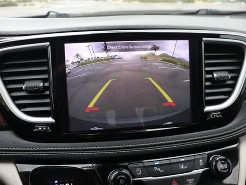 Used 2023 Chrysler Pacifica Limited image 29