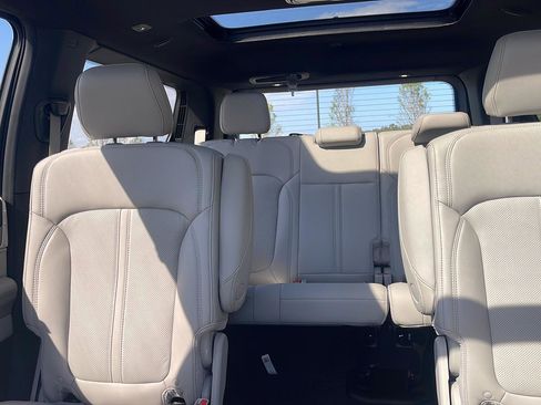 New 2026 Jeep Grand Wagoneer Limited AWD/4WD image 24