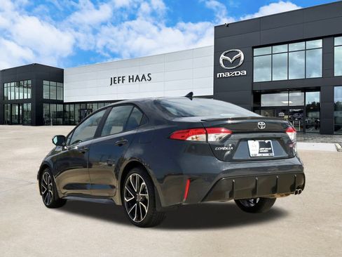 Used 2025 Toyota Corolla SE image 2