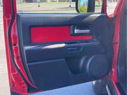 Used 2012 Toyota FJ Cruiser 4WD image 15