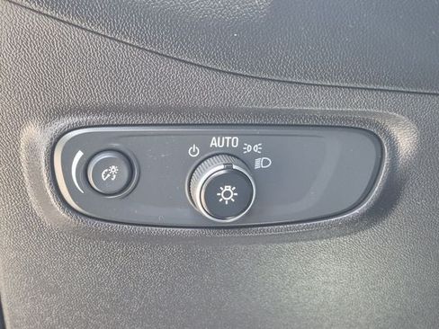 Used 2021 Chevrolet Equinox LS FWD image 9