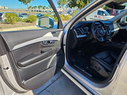 Used 2021 Volvo XC90 T5 Momentum w/ Climate Package image 15