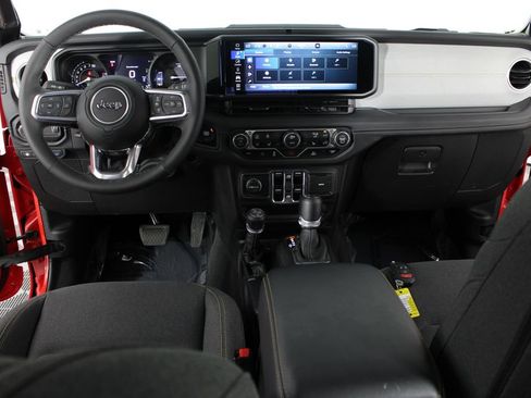 Used 2025 Jeep Wrangler Unlimited Sahara AWD/4WD image 9