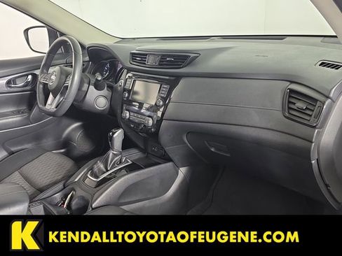 Used 2018 Nissan Rogue SV w/ Premium Package AWD/4WD image 18