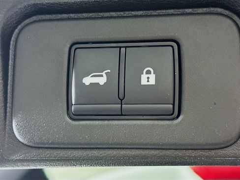 Used 2025 Nissan Rogue SV image 28