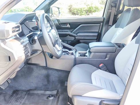 Certified 2025 Toyota Tacoma TRD Off-Road AWD/4WD image 22