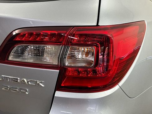 Used 2016 Subaru Outback 3.6R Limited AWD/4WD image 34