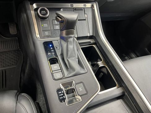 Used 2025 Lexus GX 550 w/ Cold Area Package AWD/4WD image 28