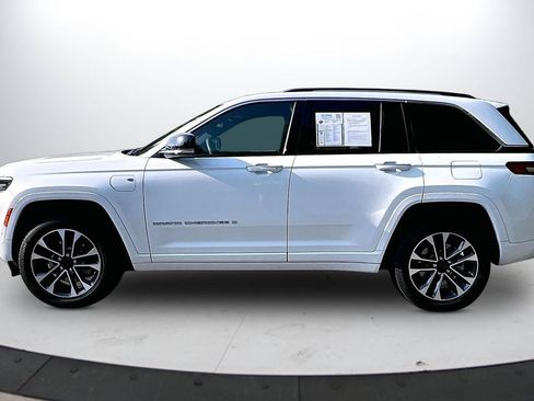 Used 2023 Jeep Grand Cherokee Overland w/ Luxury Tech Group IV AWD/4WD image 5