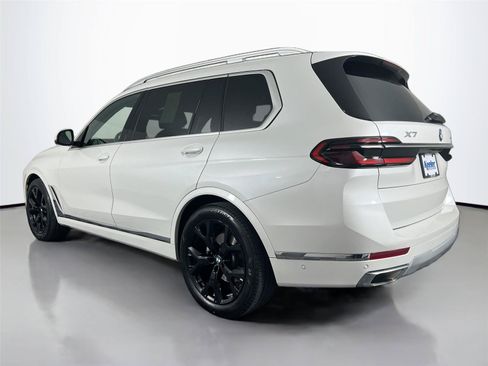 Used 2023 BMW X7 xDrive40i w/ Premium Package AWD/4WD image 4