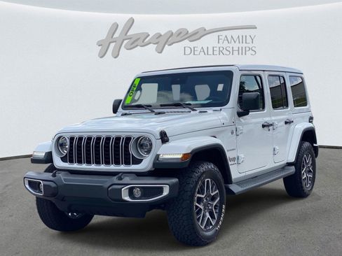 Used 2024 Jeep Wrangler Unlimited Sahara AWD/4WD image 8