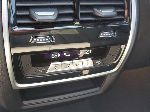 Used 2022 BMW X5 xDrive40i w/ Premium Package image 11