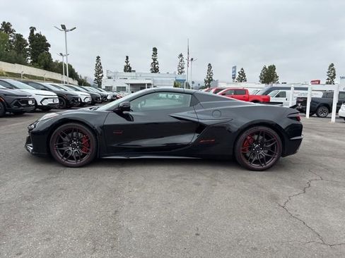 Used 2023 Chevrolet Corvette Z06 RWD image 4