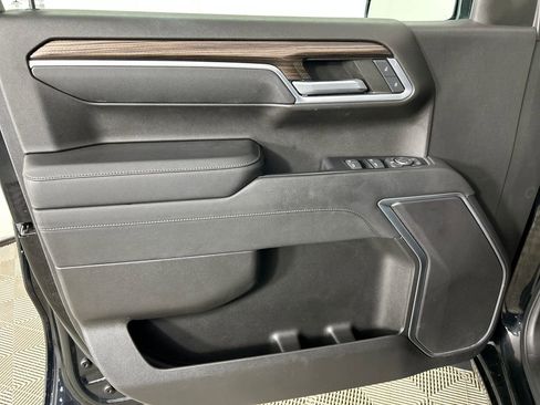 Used 2022 Chevrolet Silverado 1500 LT w/ Z71 Off-Road Package image 12