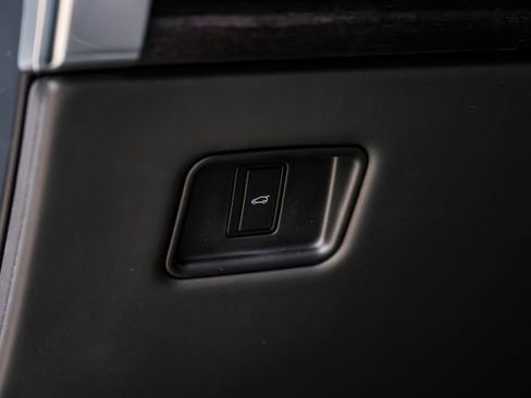 New 2026 Land Rover Range Rover Long Wheelbase SE AWD/4WD image 33