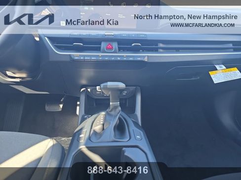 New 2025 Kia K4 LXS image 12
