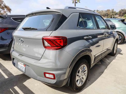 Used 2020 Hyundai Venue SEL FWD image 9