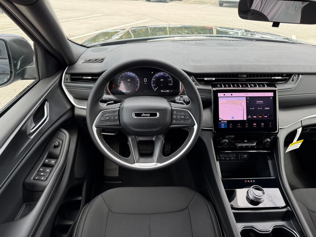 New 2027 Jeep Grand Cherokee Laredo AWD/4WD image 13