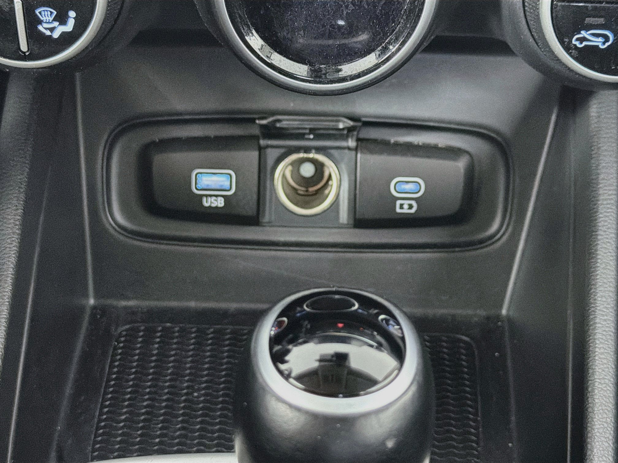 Used 2025 Hyundai Venue SEL FWD image 26