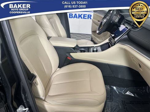 Used 2024 Jeep Grand Cherokee Limited w/ Black Appearance Package image 28