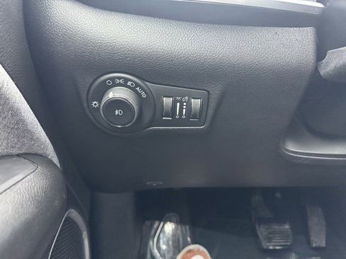 Used 2024 Jeep Compass Latitude image 14