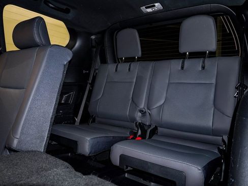 Used 2023 Lexus GX 460 Premium w/ Premium Package image 18