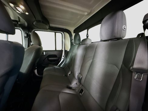 Used 2021 Jeep Gladiator Sport image 25