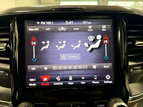 Used 2019 RAM 2500 Laramie w/ Black Appearance Package AWD/4WD image 46