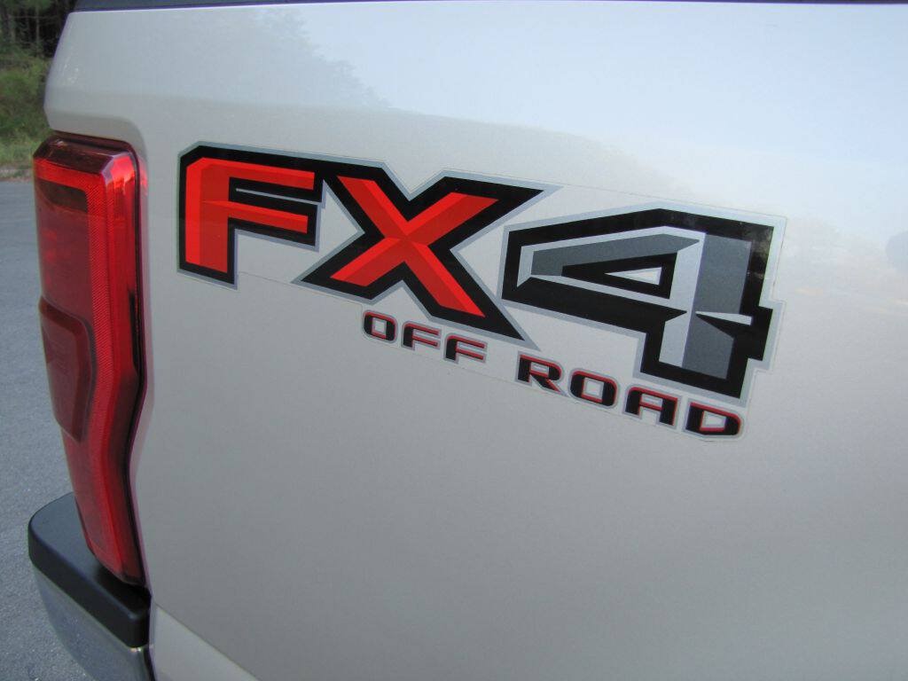 Used 2018 Ford F250 XLT w/ XLT Premium Package AWD/4WD image 28