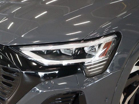 Used 2024 Audi Q8 e-tron Premium Plus image 30