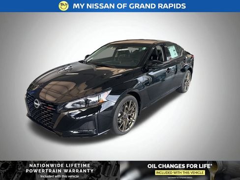 New 2025 Nissan Altima 2.5 SR image 5