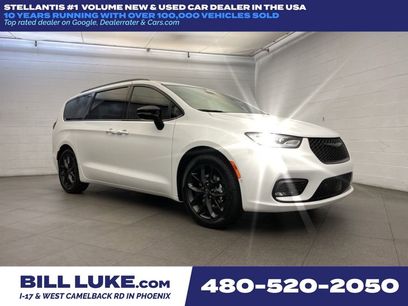 New 2026 Chrysler Pacifica Select