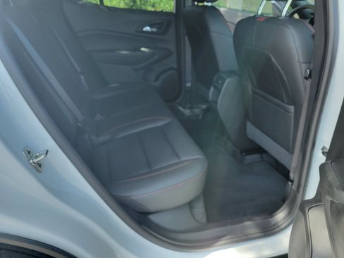 Certified 2024 Chevrolet Trax RS w/ Sunroof Package FWD image 28