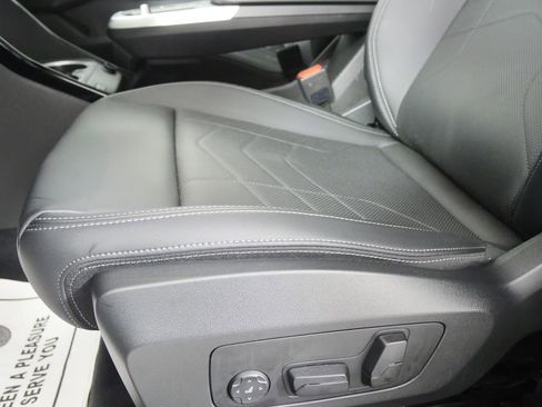 Used 2025 BMW X1 xDrive28i image 9