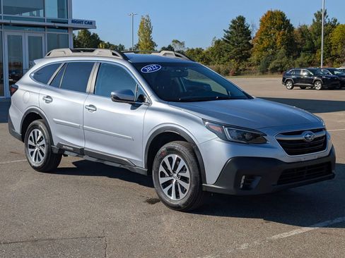 Used 2022 Subaru Outback Premium image 3