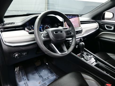 Used 2024 Jeep Compass Limited image 12