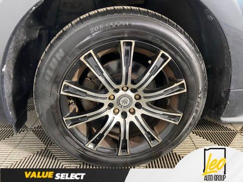 Used 2009 Pontiac Vibe w/ Preferred Package FWD image 24
