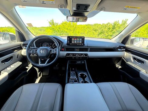 Used 2025 Honda Pilot Touring image 8