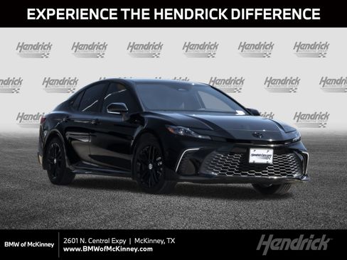 Used 2025 Toyota Camry SE image 1