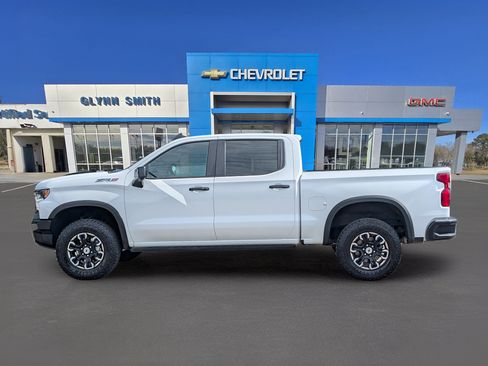 Used 2023 Chevrolet Silverado 1500 ZR2 w/ Technology Package AWD/4WD image 13