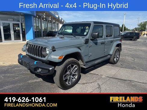 Used 2024 Jeep Wrangler Unlimited w/ Convenience Group AWD/4WD image 2