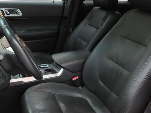Used 2015 Ford Explorer Limited w/ Equipment Group 302A FWD image 11