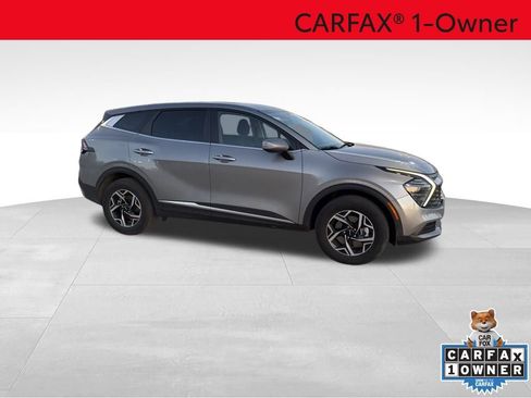 Used 2025 Kia Sportage LX image 2