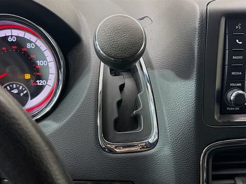 Used 2018 Dodge Grand Caravan SE w/ UConnect Hands-Free Group FWD image 16