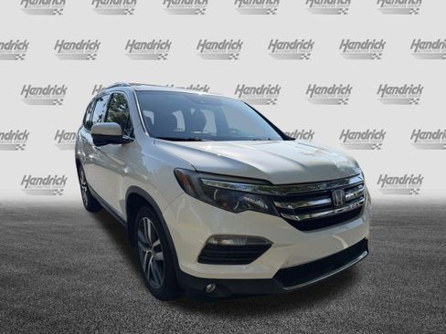 Used 2017 Honda Pilot Touring image 2