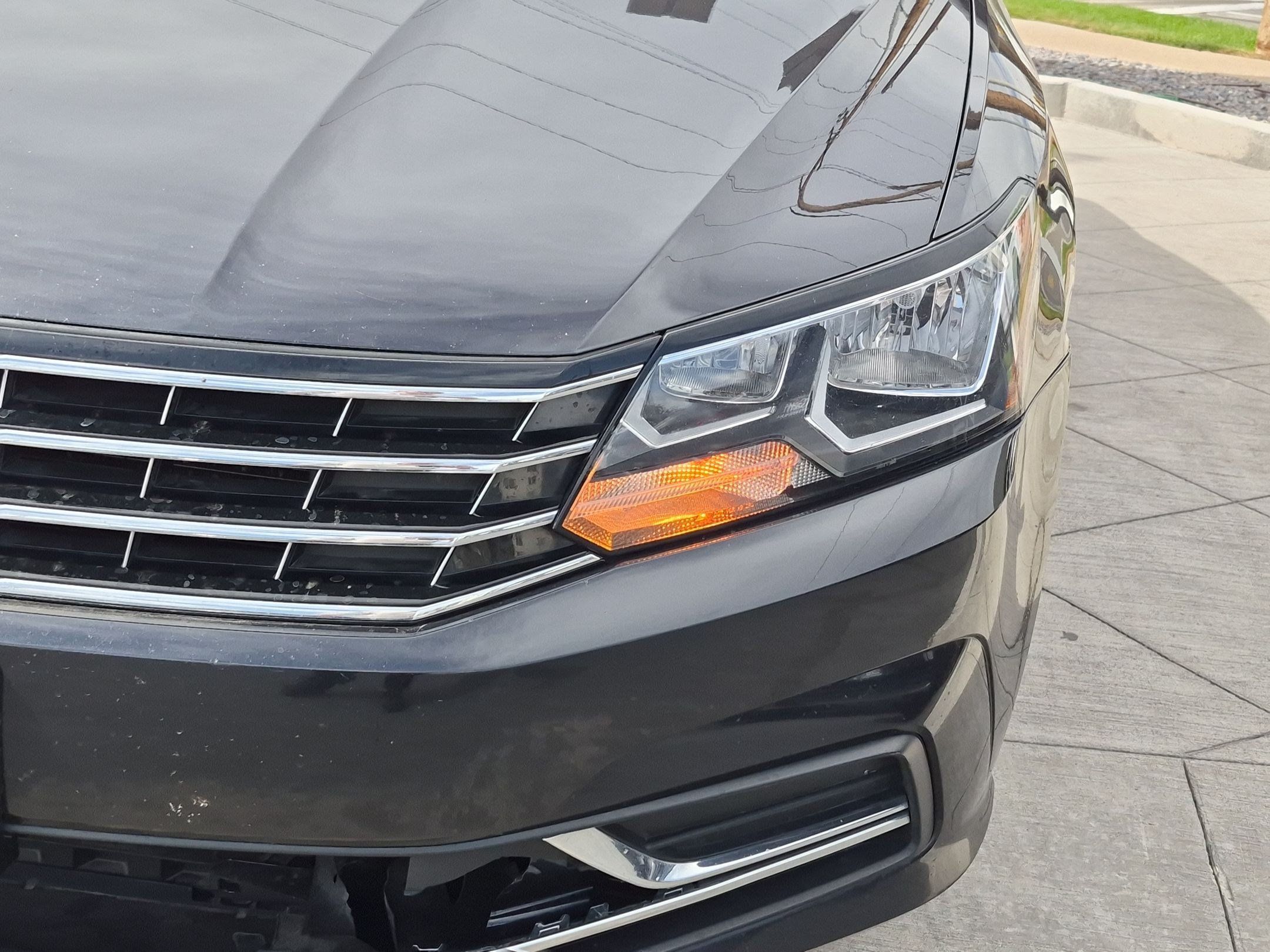 Used 2018 Volkswagen Passat 2.0T SE FWD image 11