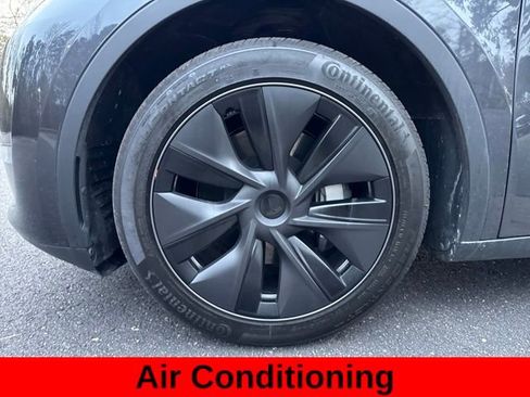 Used 2025 Tesla Model Y Long Range image 17