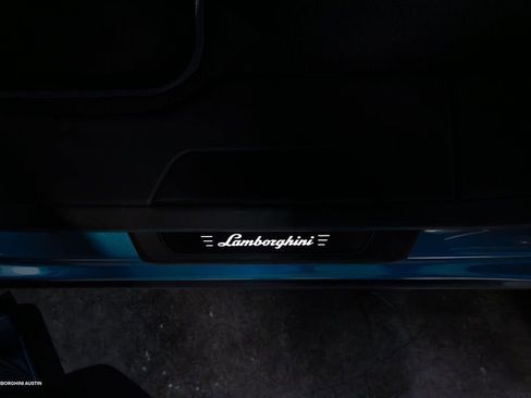 Used 2025 Lamborghini Urus SE image 46