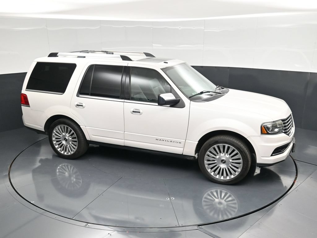 Used 2016 Lincoln Navigator Reserve AWD/4WD image 50