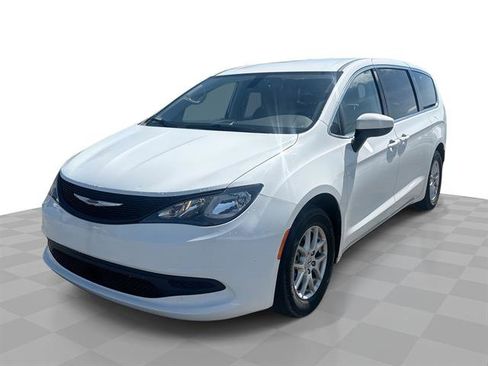 Used 2022 Chrysler Voyager LX image 1